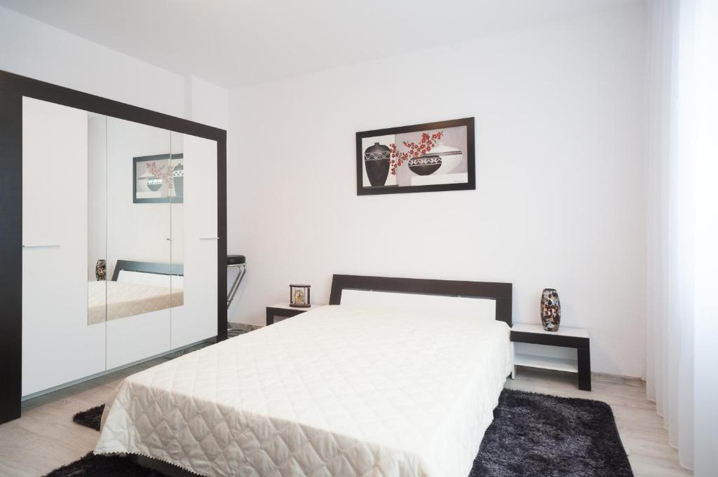 Casa Fermecată room 2