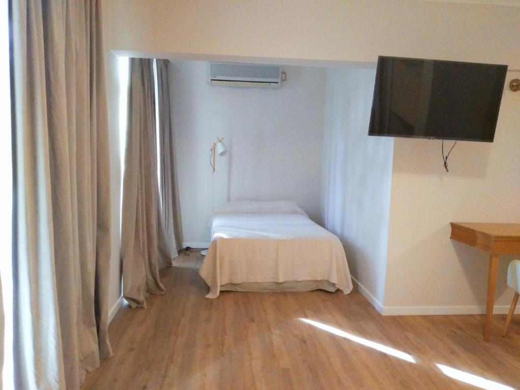 CATANGE HOTEL room 1