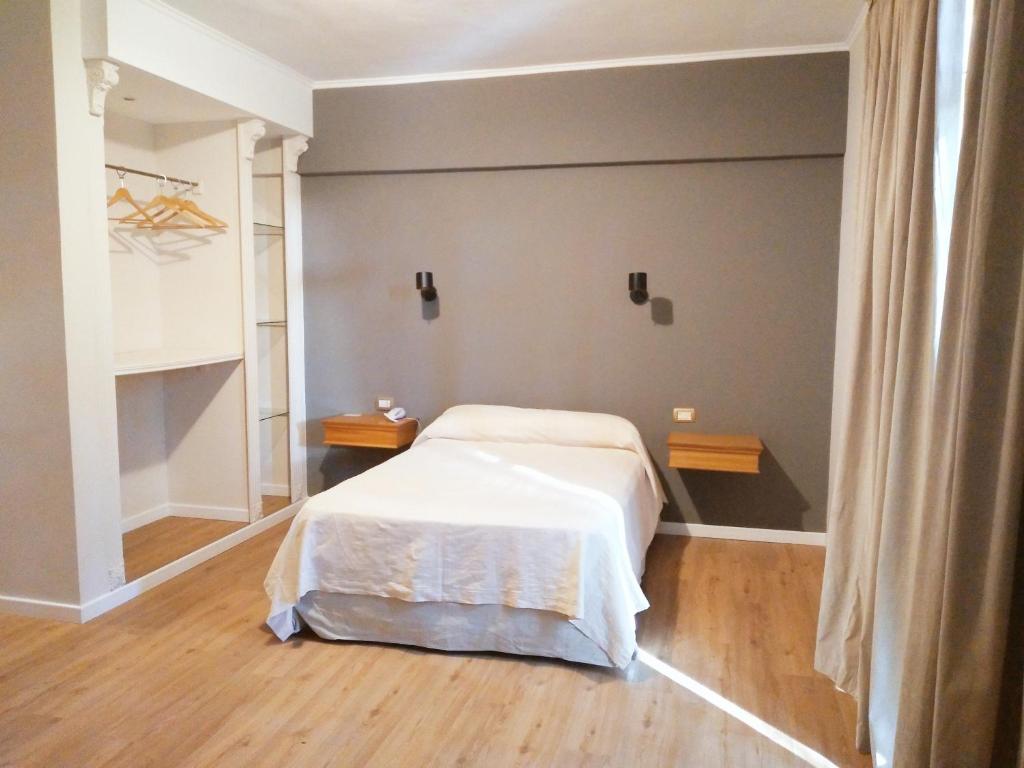 CATANGE HOTEL room 6