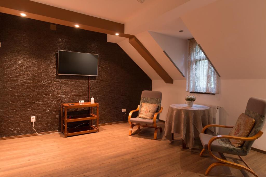 Central Park Loft room 2