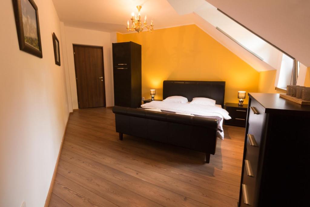 Central Park Loft room 6