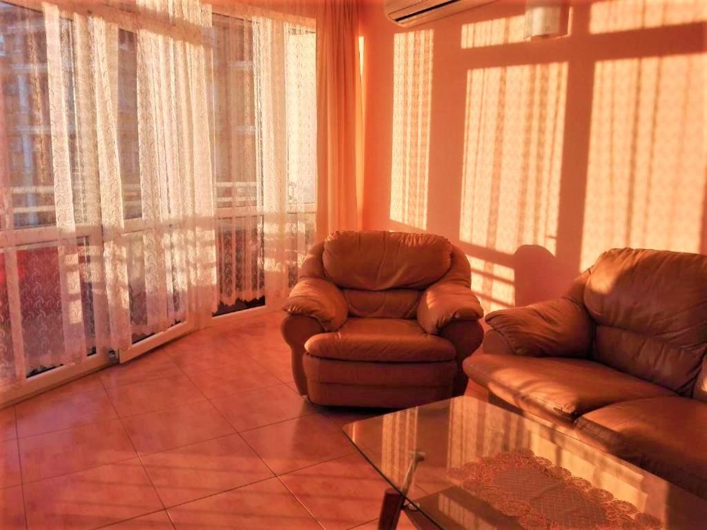 Central Plaza Apartment room 1