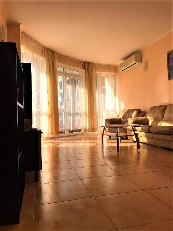 Central Plaza Apartment room 2