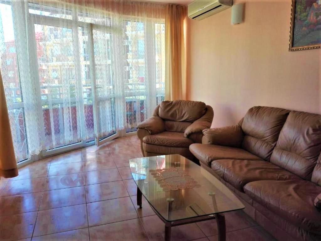 Central Plaza Apartment room 3