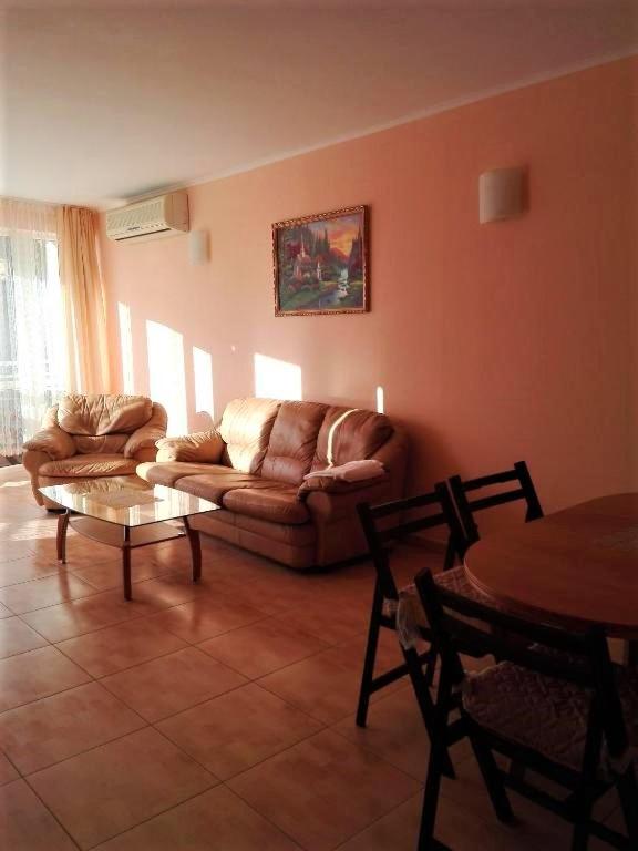 Central Plaza Apartment room 4