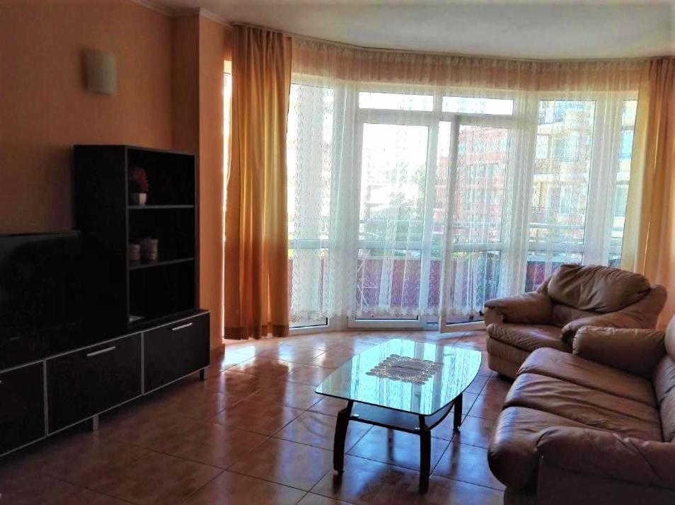 Central Plaza Apartment room 5