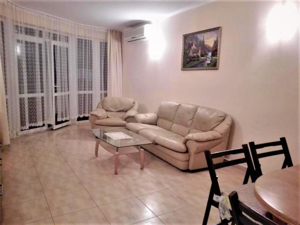 Central Plaza Apartment room 6