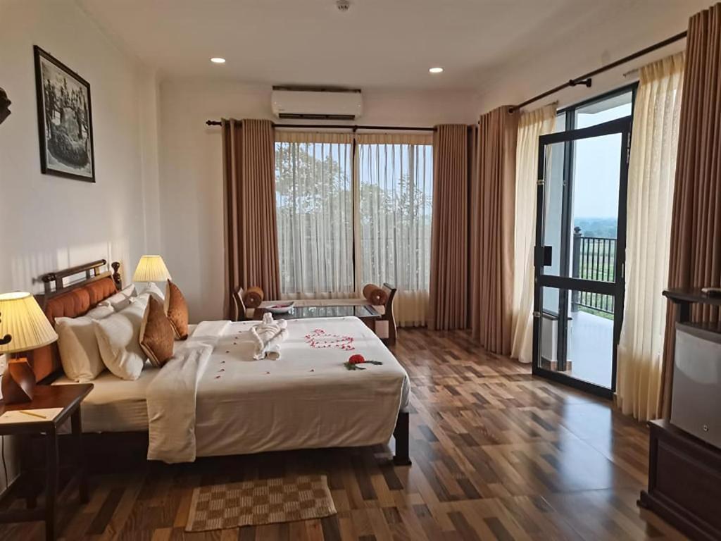 Centuria Wild room 5