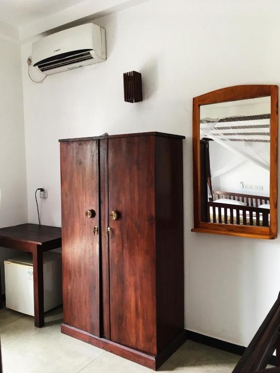 Ceylon Surf Guest and Restaurant room 5