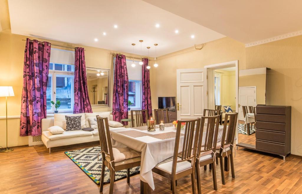 Charming spacious 3 bedroom in Old Town room 1