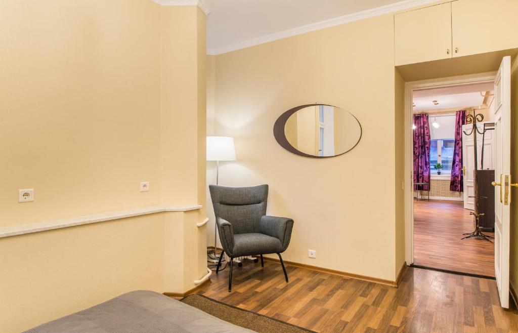 Charming spacious 3 bedroom in Old Town room 4