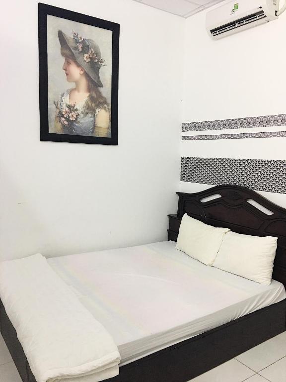 Chi Hieu Hotel room 1