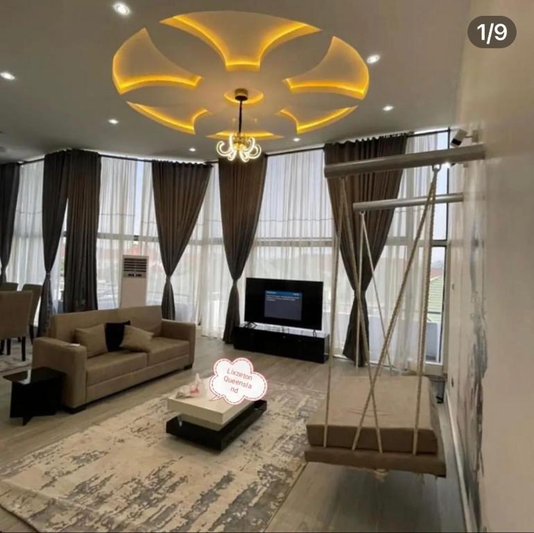 Clinton Court Estate room 1