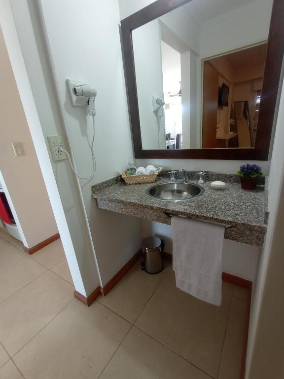 Colina Dom room 1