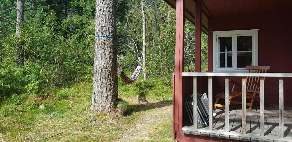 Cozy Cottage in the Woods, near Dyreparken in Kristiansand, Lake Lolandsvannet room 5