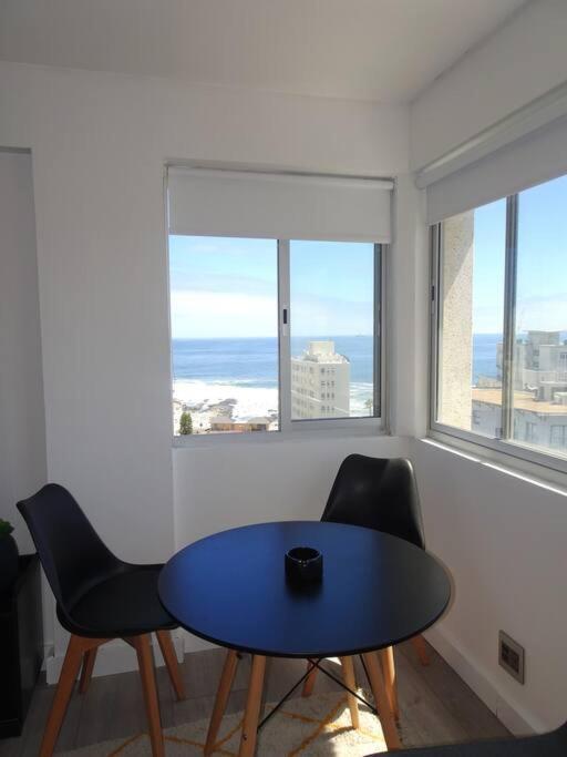 Cozy Beachfront Sea Point Apartments room 5