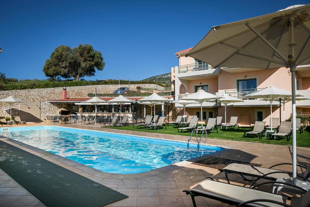 Crystal Palace Resort room 2