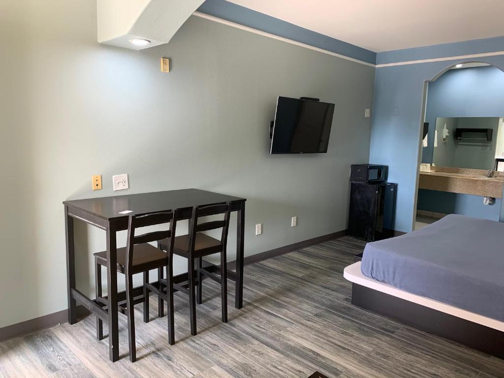 Crystal Suites room 4