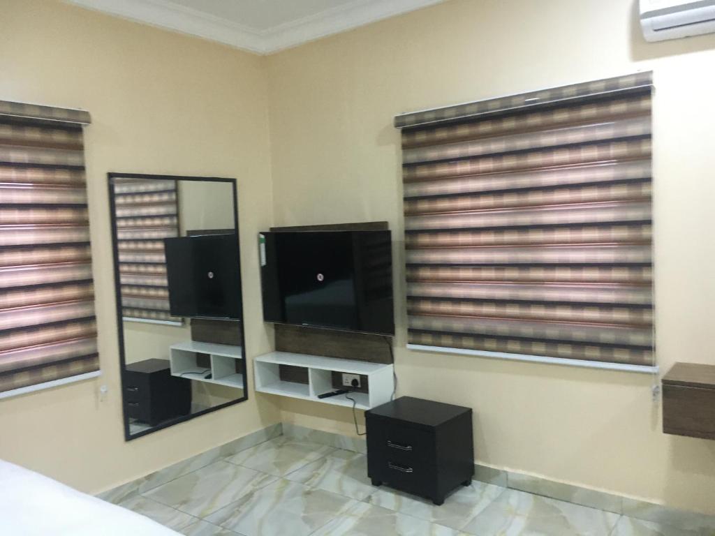 De-Omega Homes One room 4