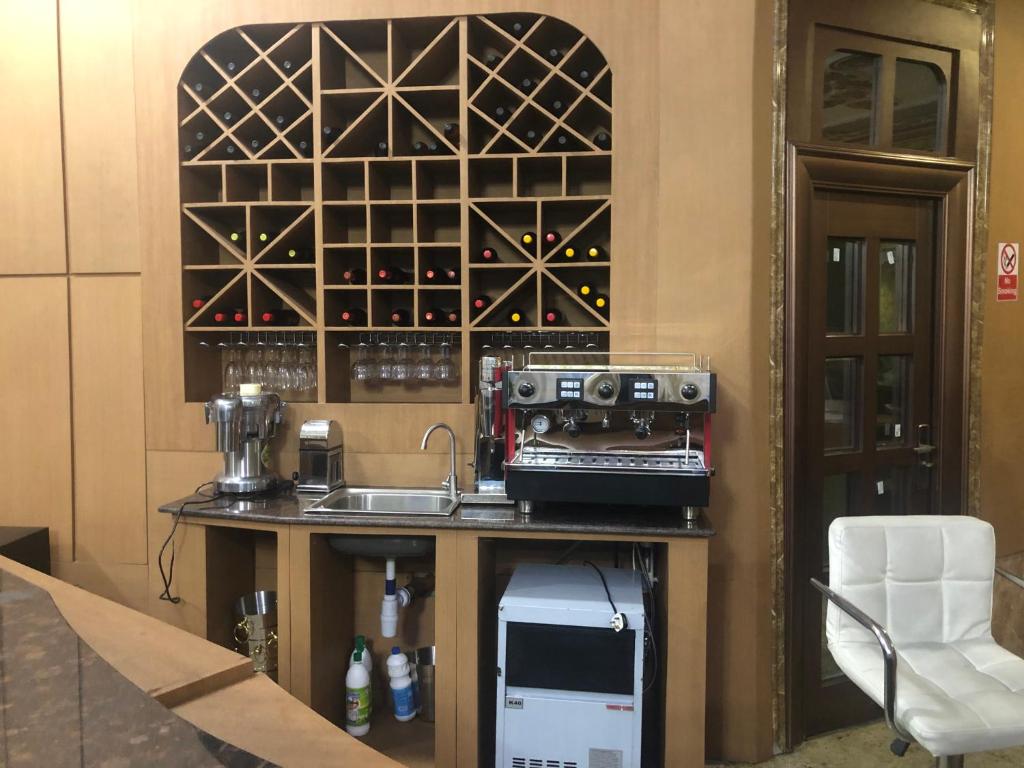 Desikok Royal Hotel room 1