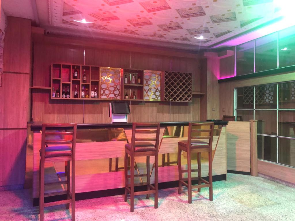 Desikok Royal Hotel room 3