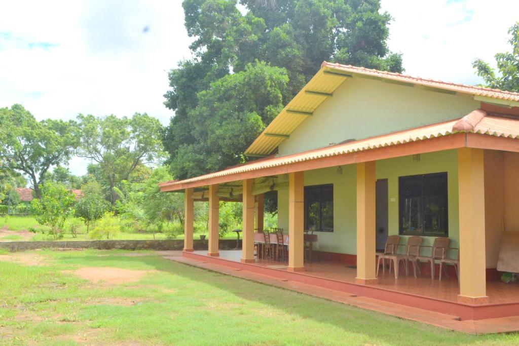 Dilsara Holiday Resort - Wilpattu room 1