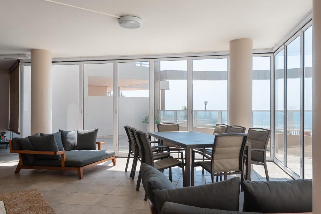 Dolphin Cove room 1