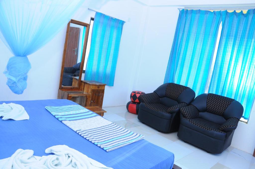 Dolphin Village room 6