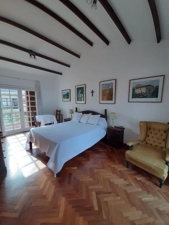 Dos Balcones room 1