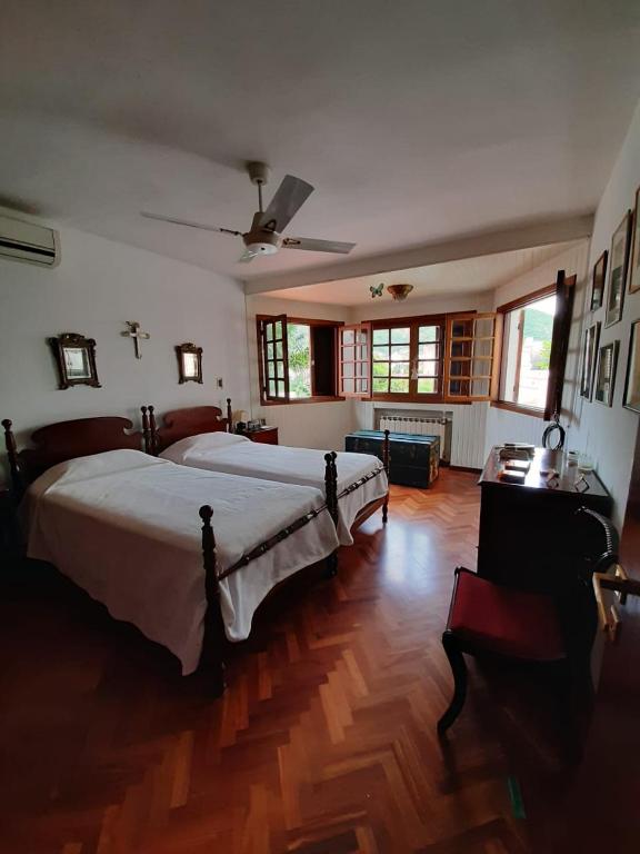 Dos Balcones room 2