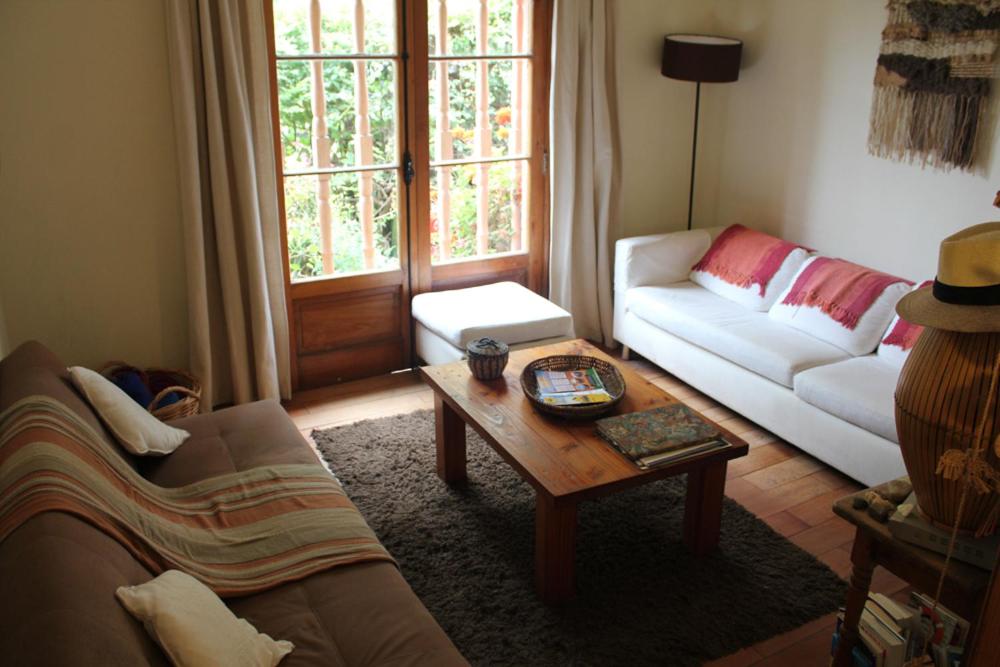 DOWNTOWN BED AND BREAKFAST room 1