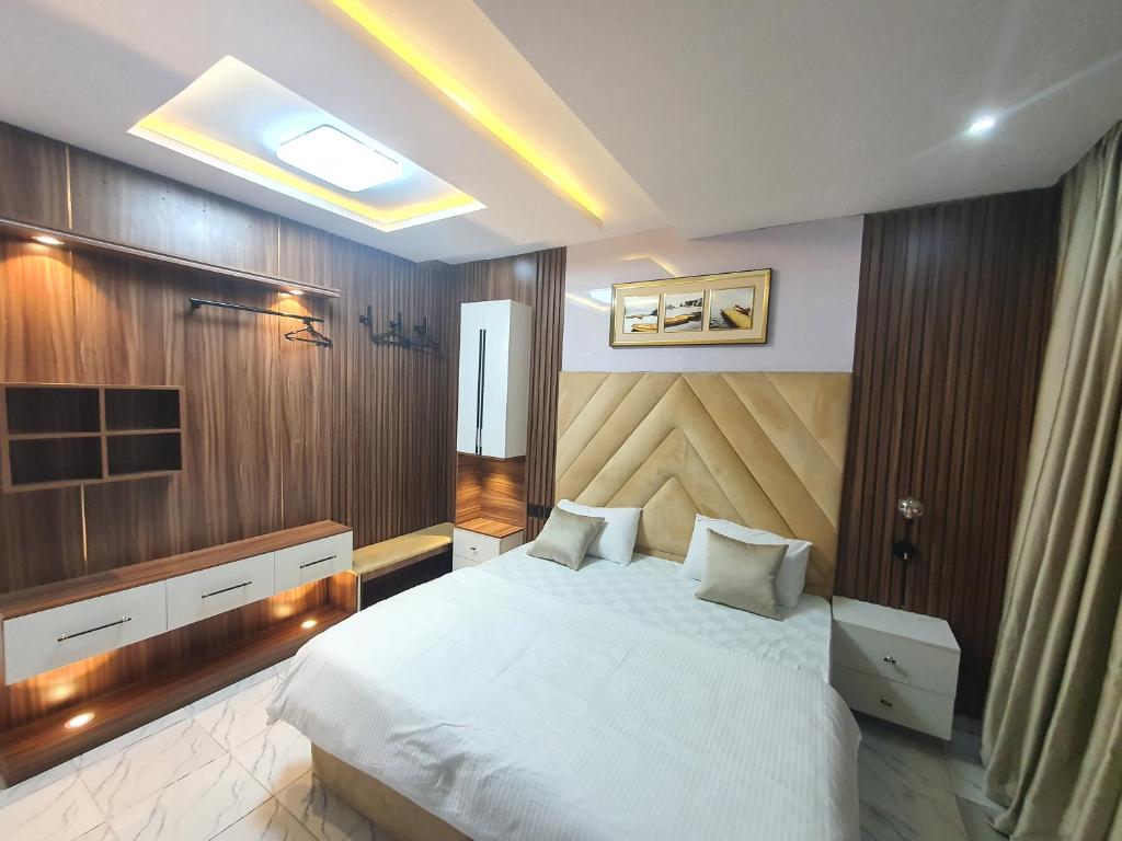 Dre's Place room 5