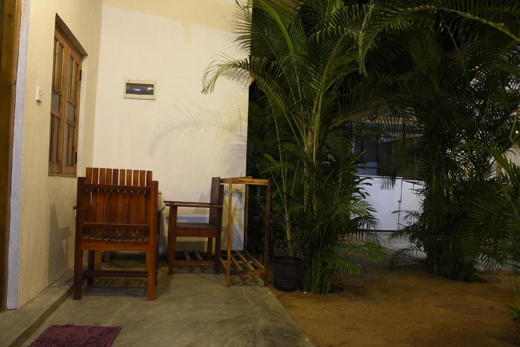 Eagle Resort Arugambay room 1