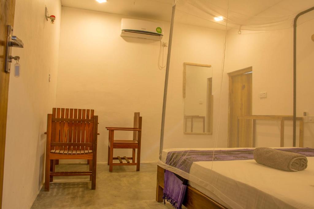 Eagle Resort Arugambay room 5