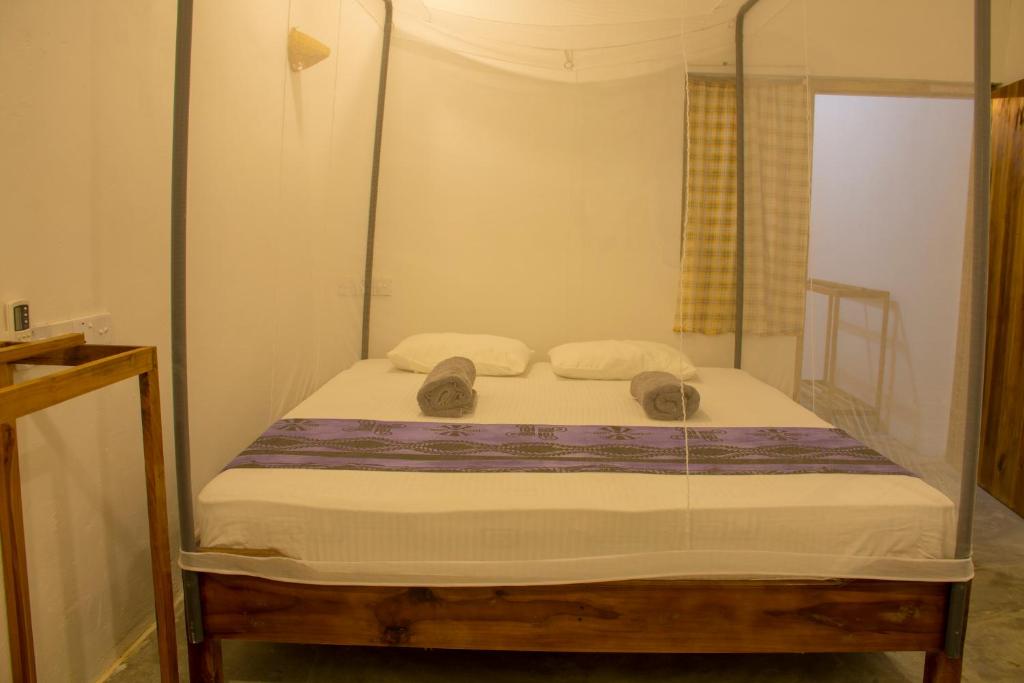 Eagle Resort Arugambay room 6