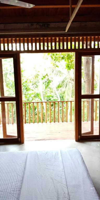 Eco Breeze Unawatuna room 3