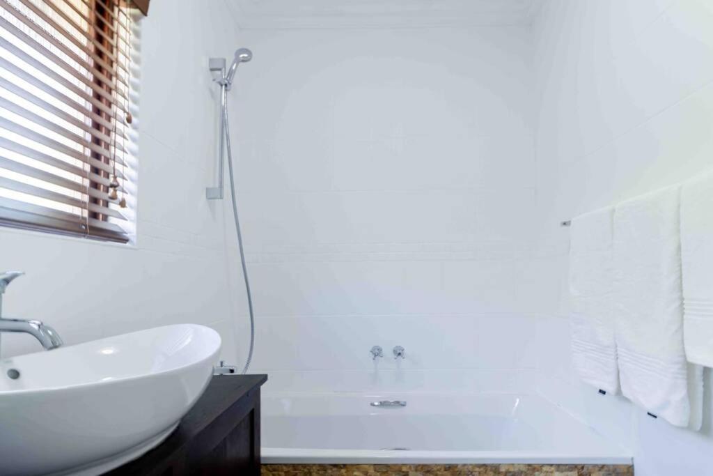 Eighteen Siesta room 4