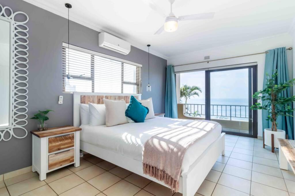 Eighteen Siesta room 6