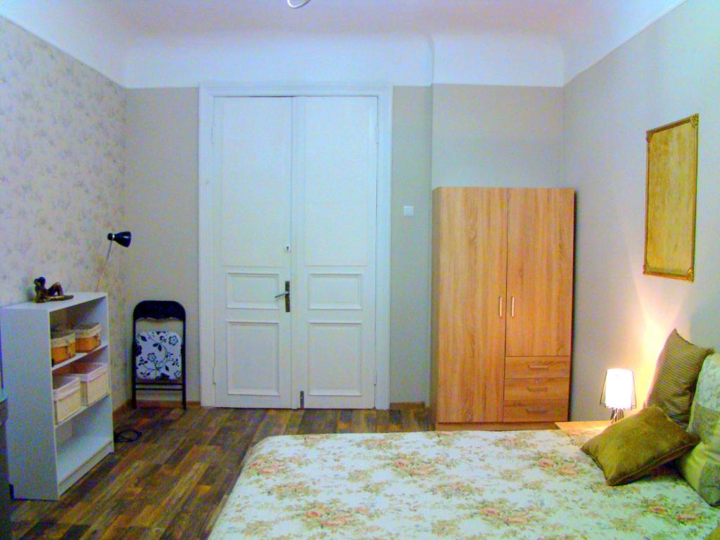 Elegance Apartments room 3