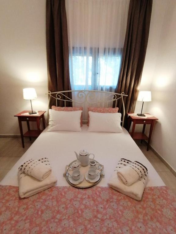 Eleni Beach Apartments room 1