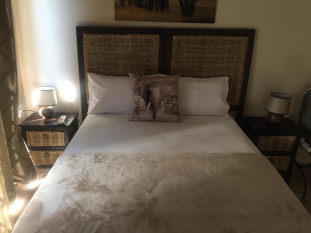 Elephant Lodge Guest House room 4