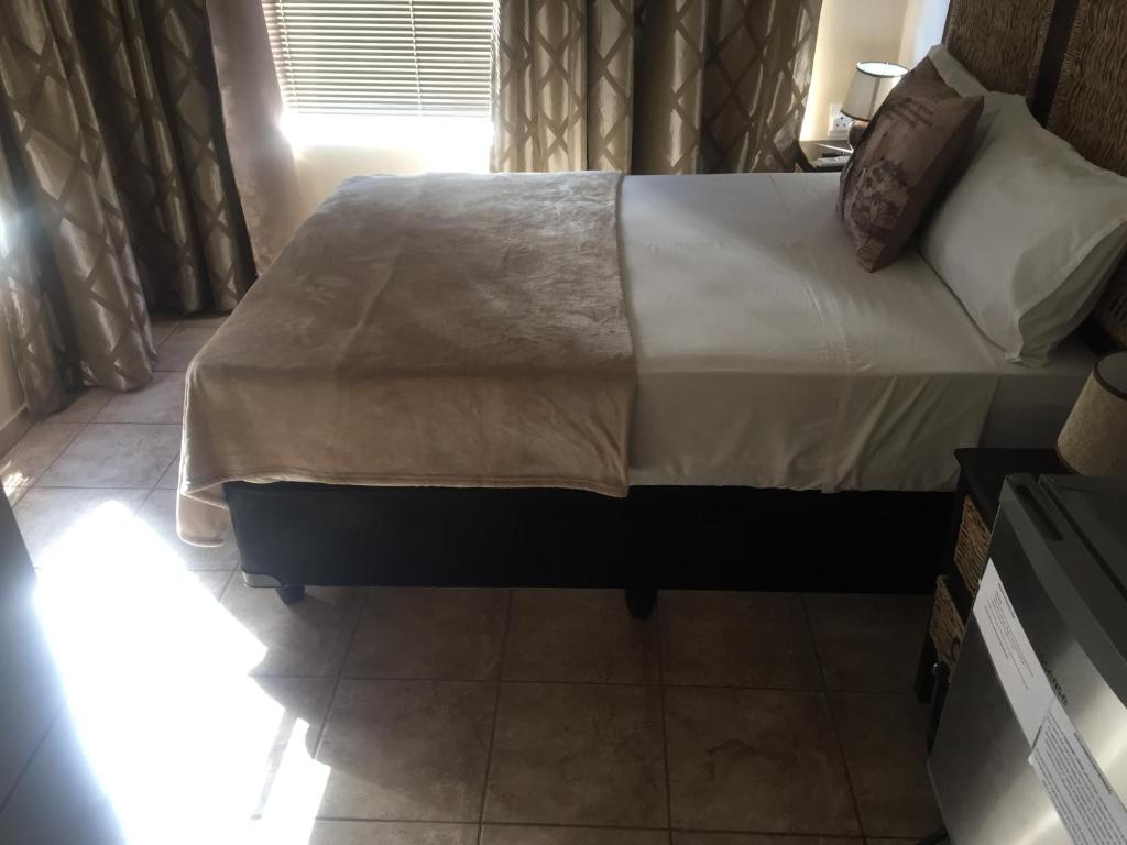 Elephant Lodge Guest House room 5