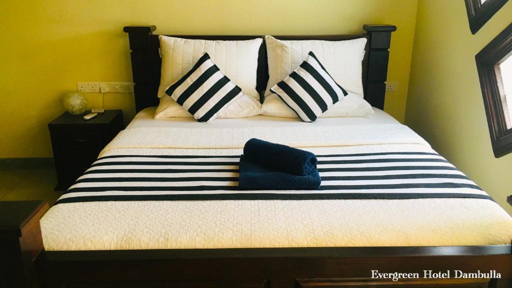 Evergreen Hotel Dambulla room 3