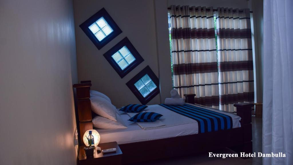 Evergreen Hotel Dambulla room 5