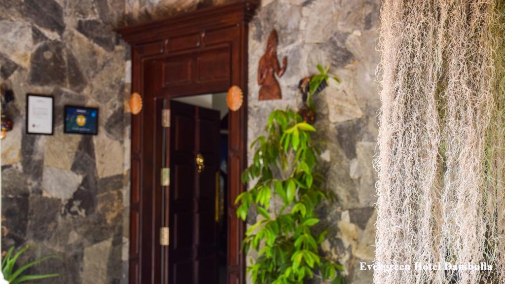 Evergreen Hotel Dambulla room 6