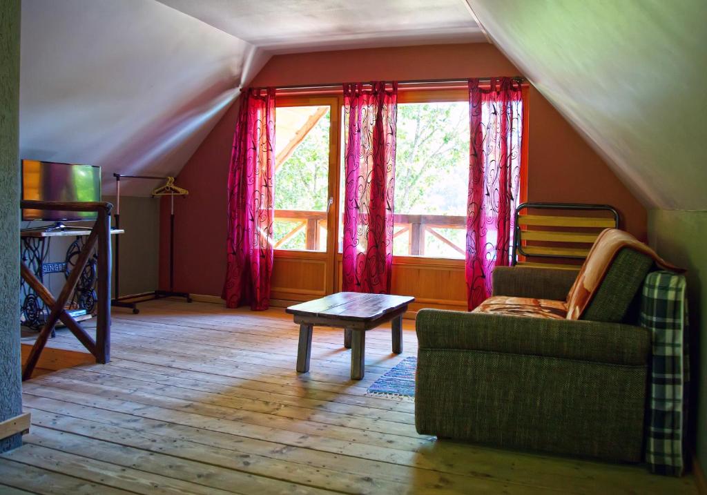 Ezerkalni room 2