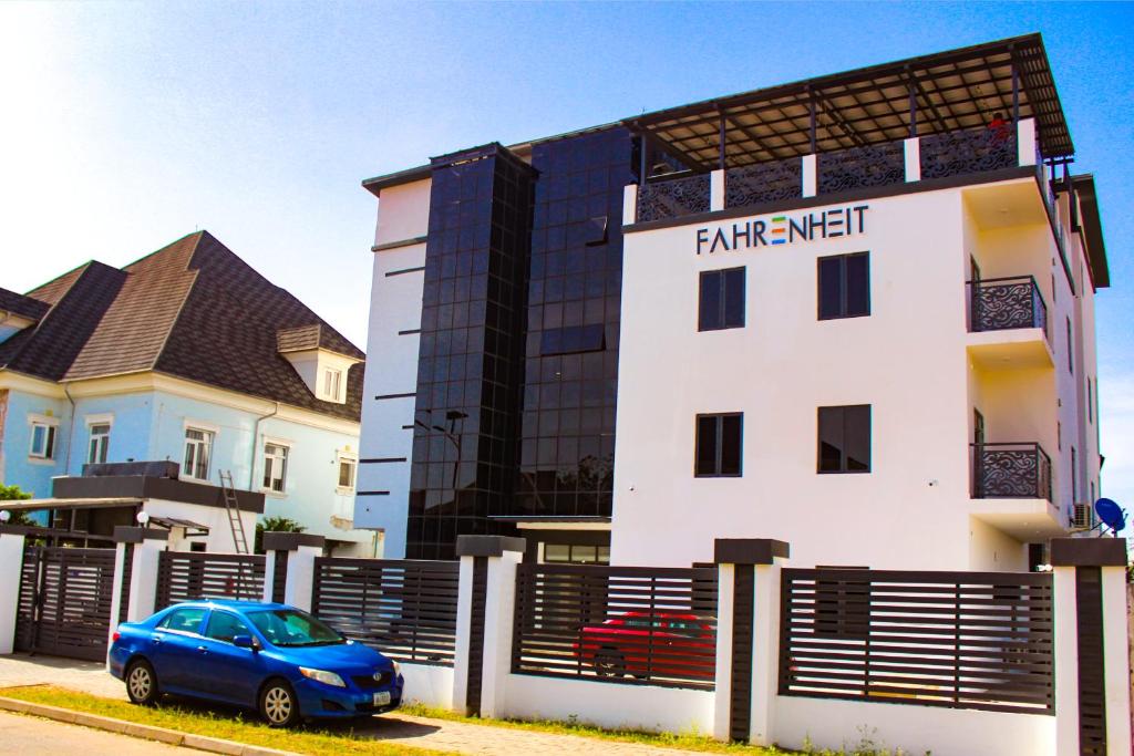 Fahrenheit Apartments room 2