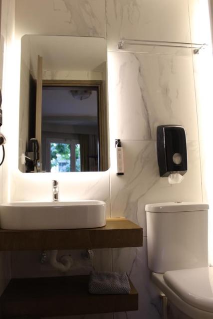 FALIREON HOTEL room 1