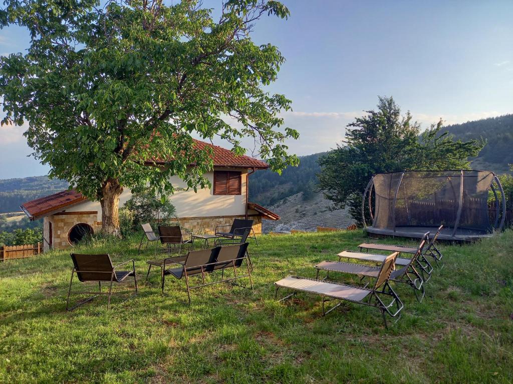 Farmhopping Village room 4