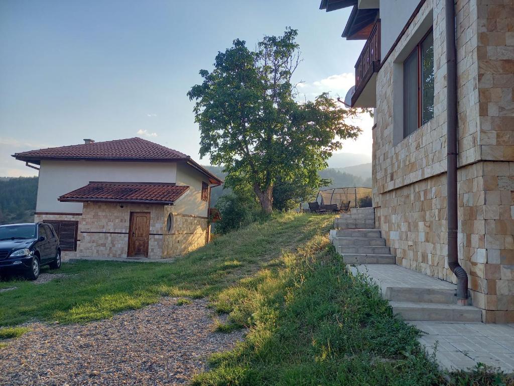 Farmhopping Village room 6